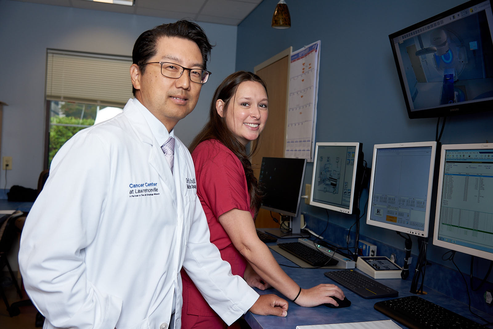 Dr-David-Yoo-at-Cancer-Center-at-Lawrenceville-with-monitors-tech-web1